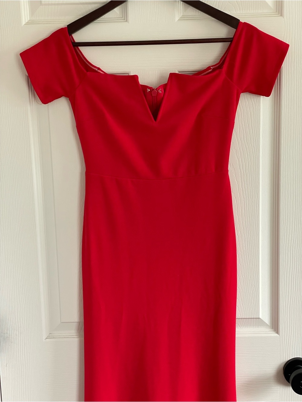 Lulu’s Red Off Shoulder Maxi Dress Formal Evening Gown Size S Flattering Fitted - Picture 3 of 10